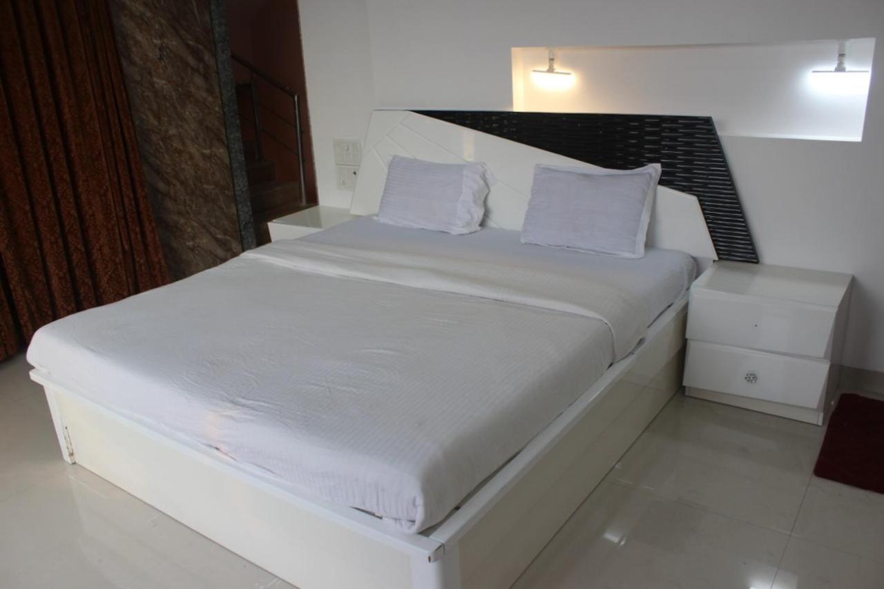 Villa 99 4Bhk โลนาวาลา ภายนอก รูปภาพ