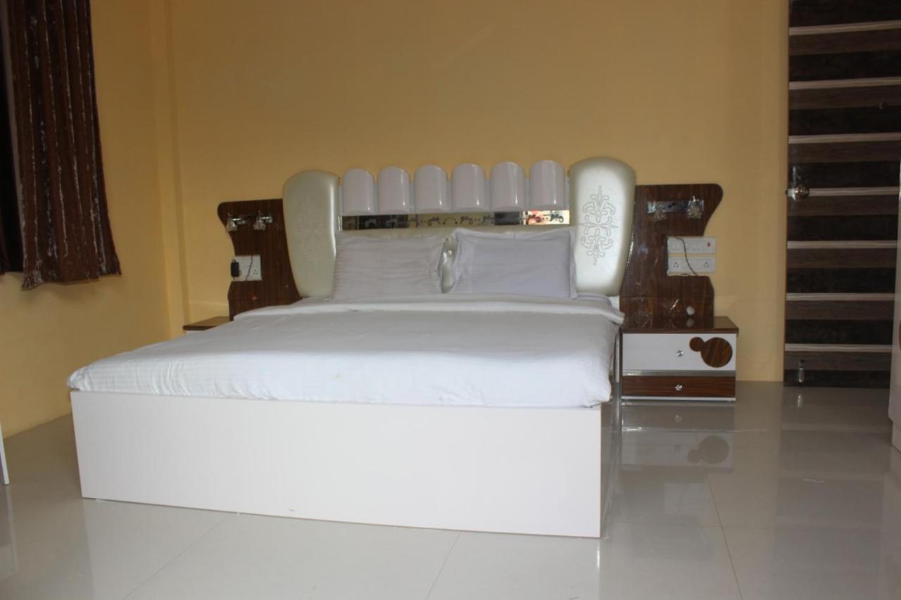 Villa 99 4Bhk โลนาวาลา ภายนอก รูปภาพ